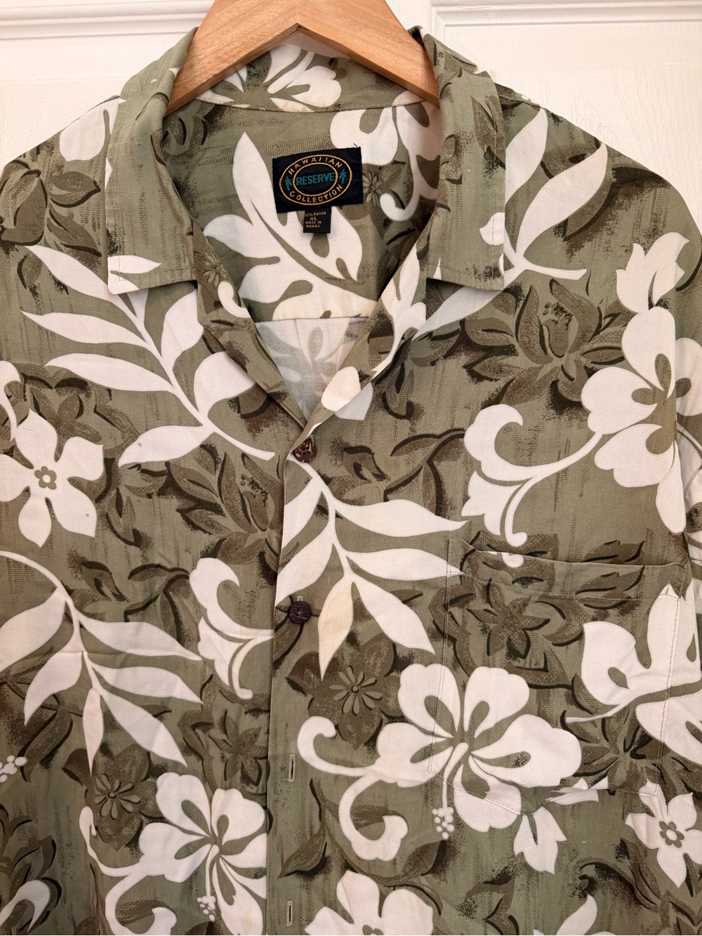 VTG Hawaiian Reserve
Collection XL Rayon Aloha
Shirt Olive Green Foliage. EUC